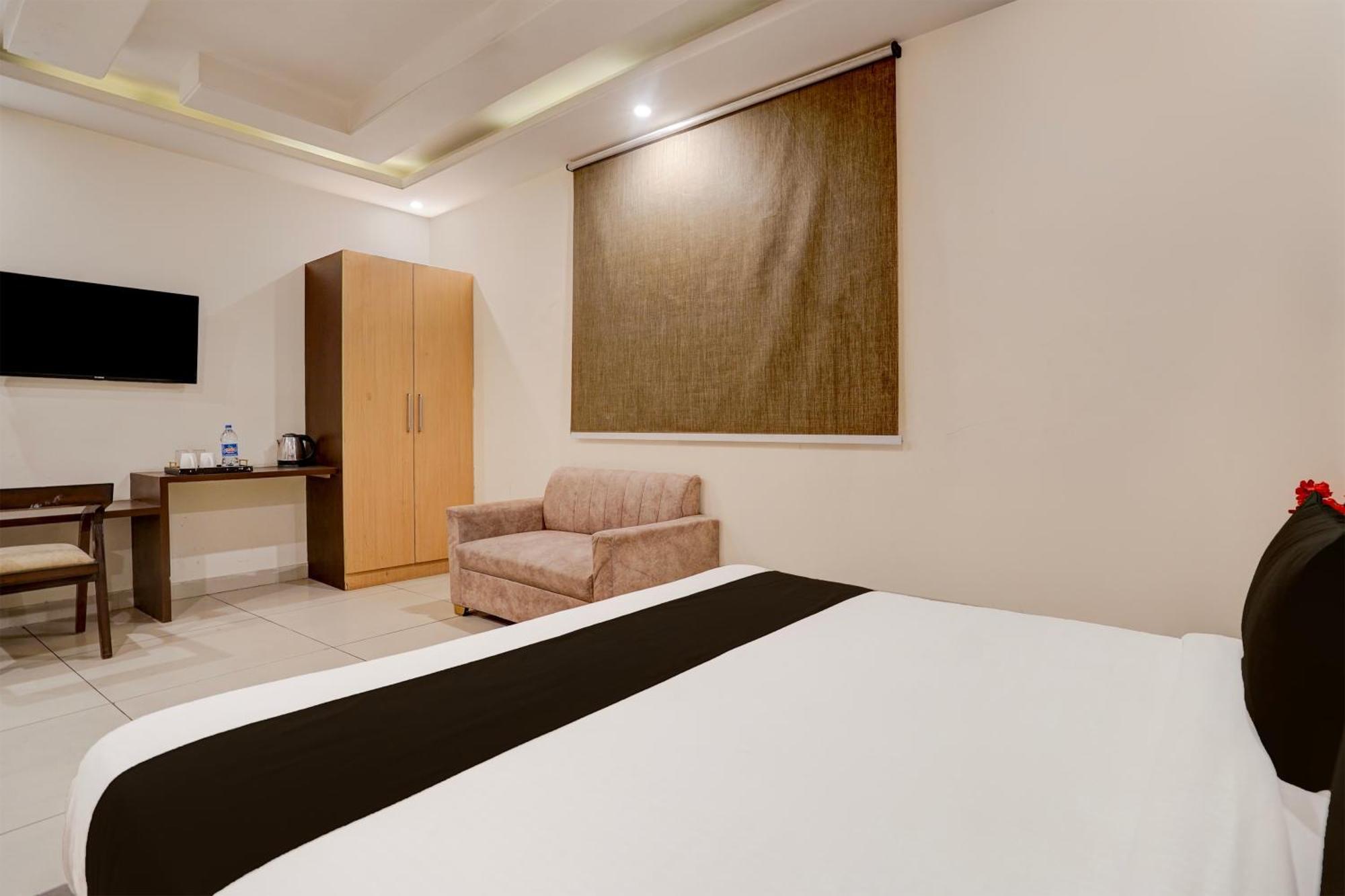 ホテル Super Townhouse Airport Road Delhi ニューデリー エクステリア 写真