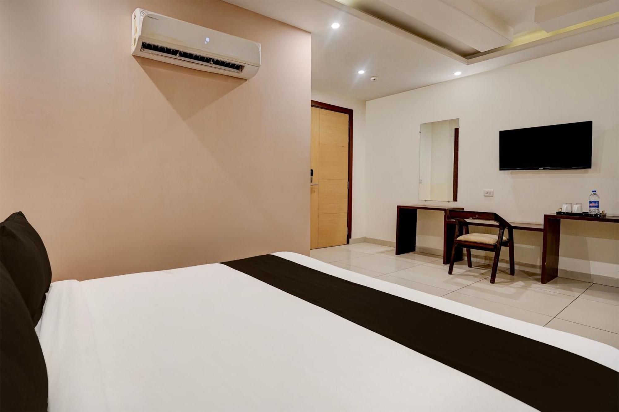 ホテル Super Townhouse Airport Road Delhi ニューデリー エクステリア 写真