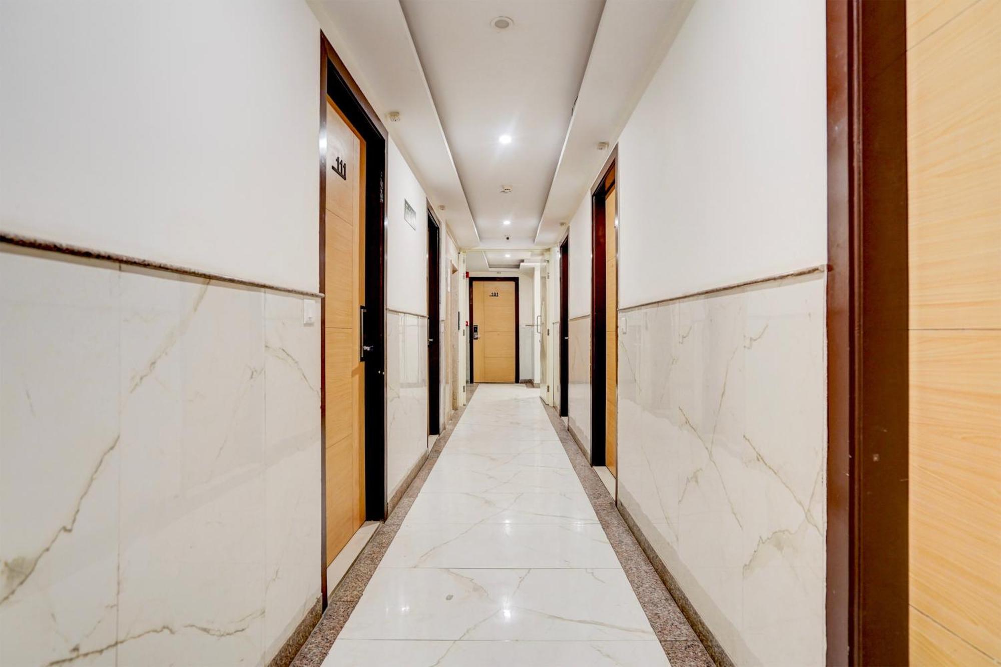 ホテル Super Townhouse Airport Road Delhi ニューデリー エクステリア 写真