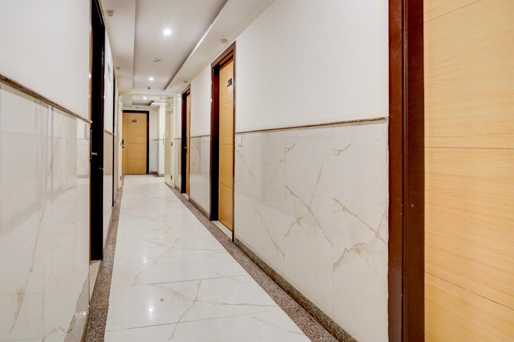 ホテル Super Townhouse Airport Road Delhi ニューデリー エクステリア 写真