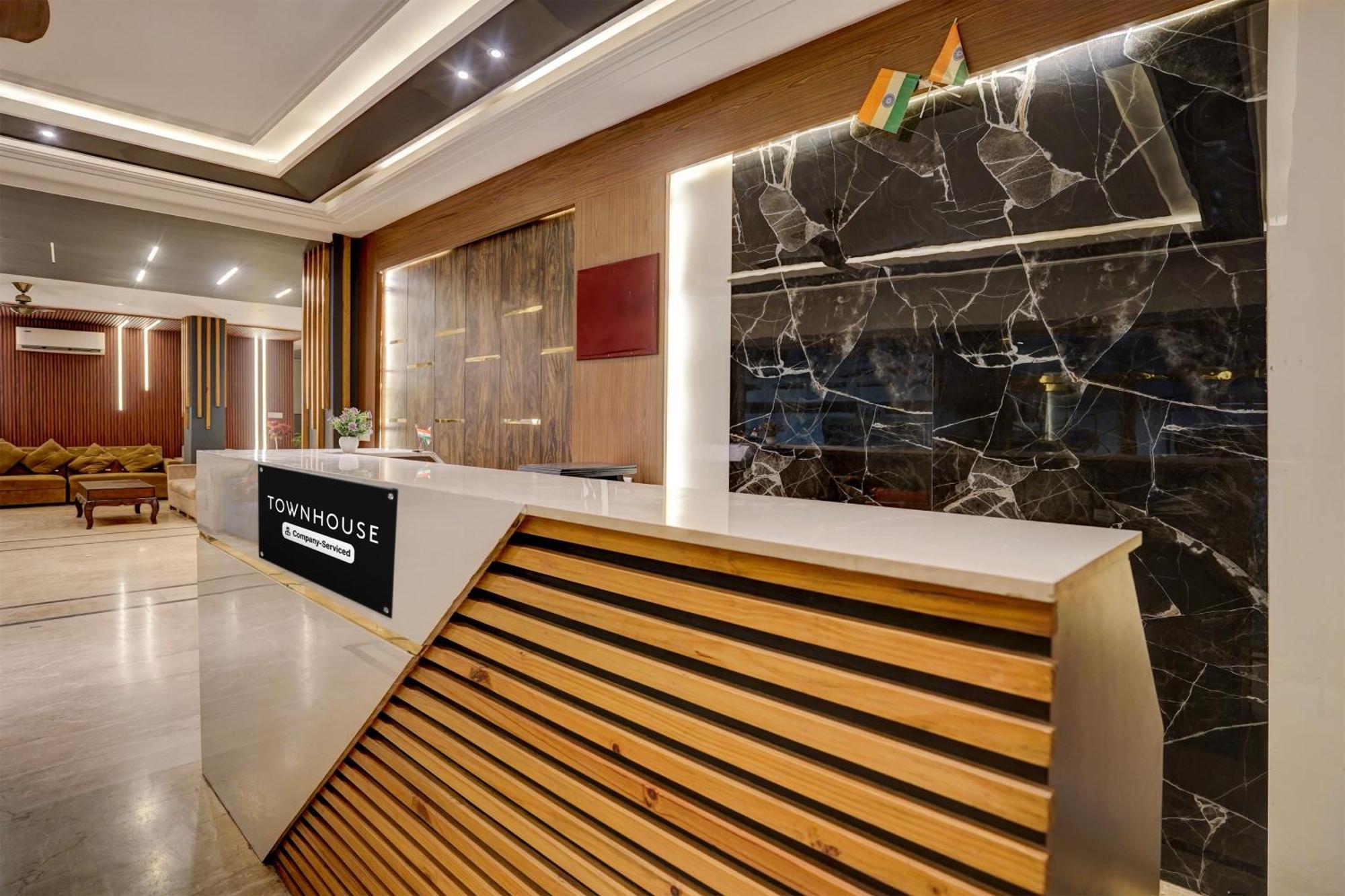 ホテル Super Townhouse Airport Road Delhi ニューデリー エクステリア 写真