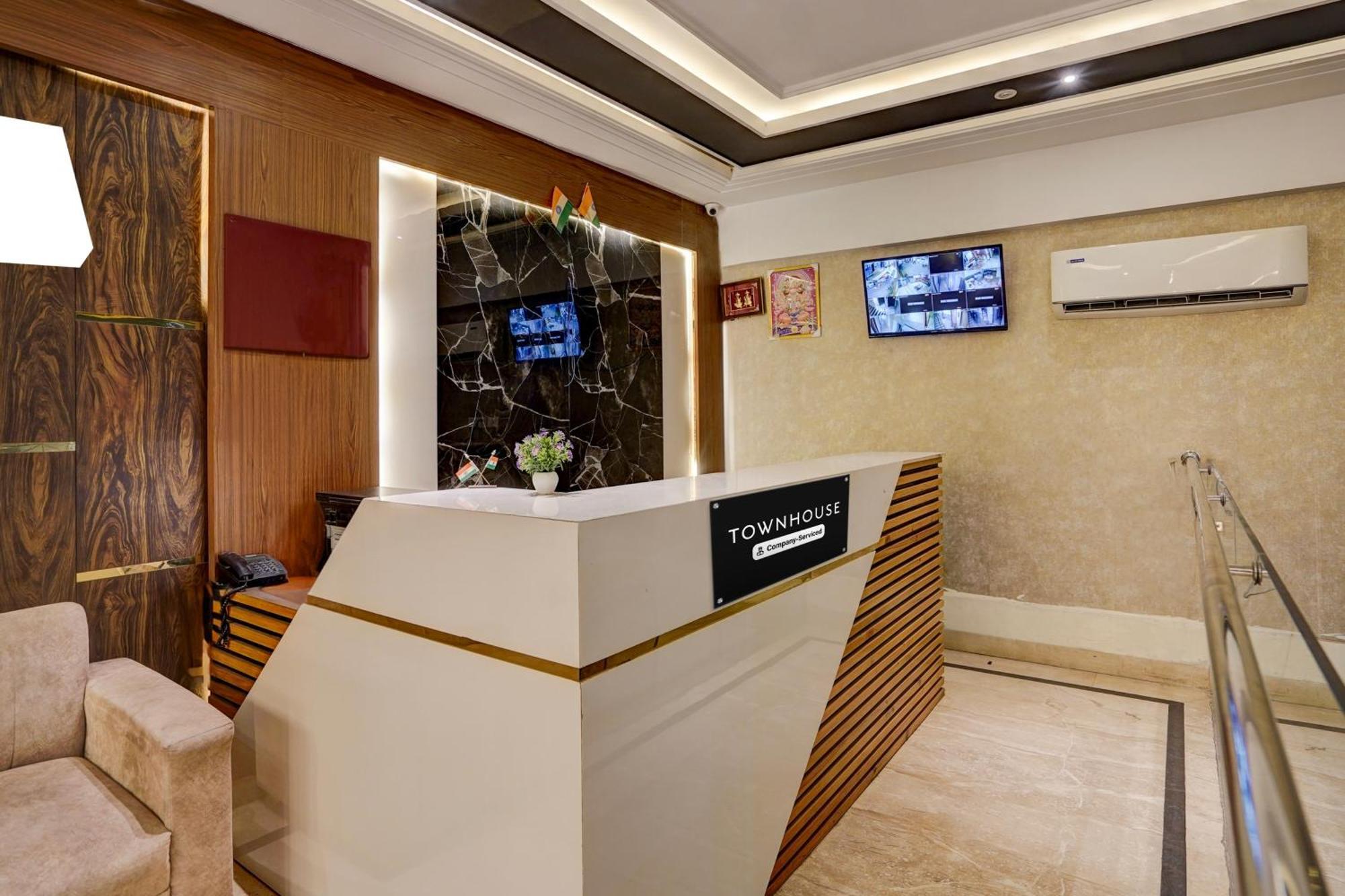 ホテル Super Townhouse Airport Road Delhi ニューデリー エクステリア 写真