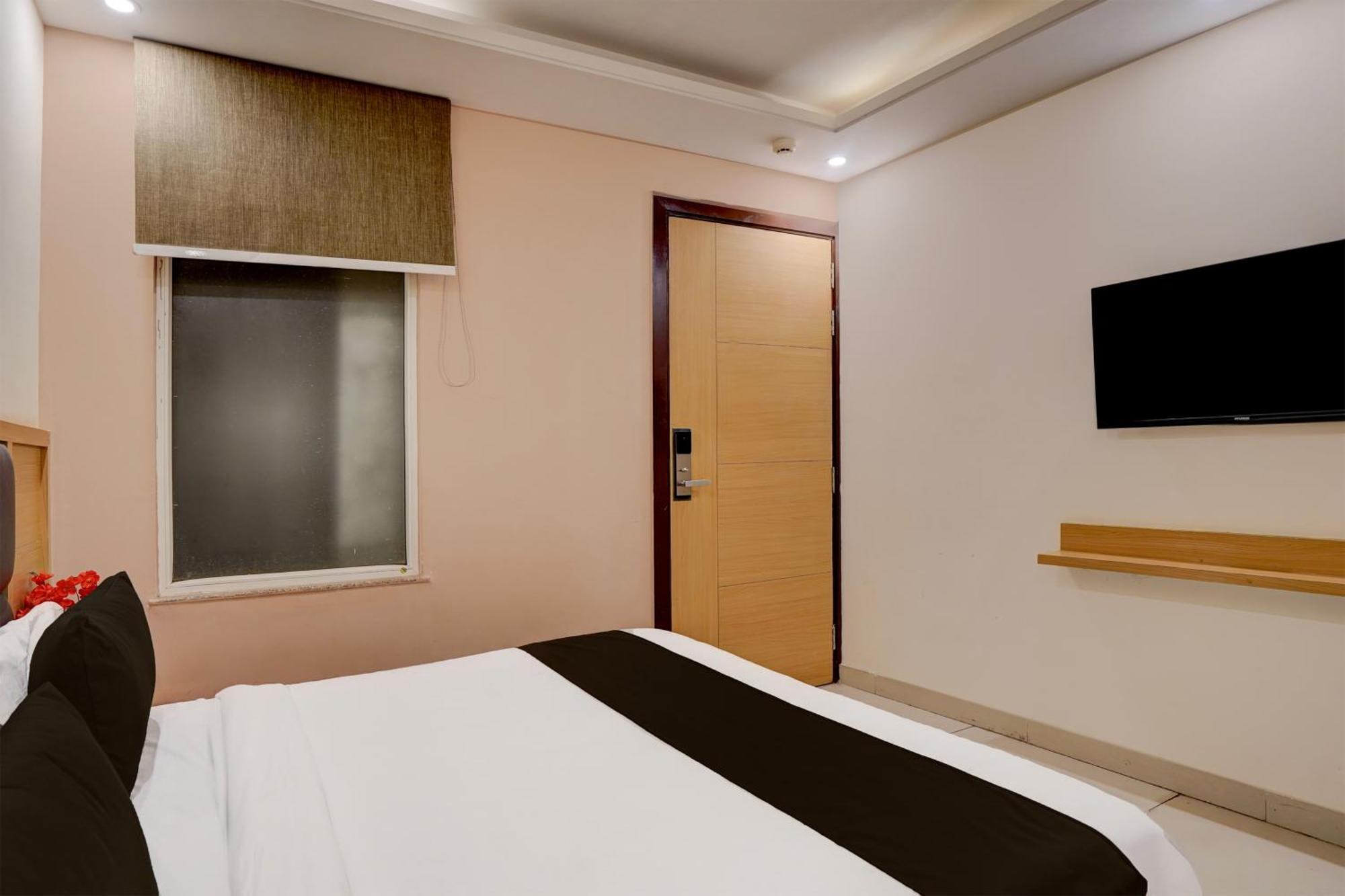 ホテル Super Townhouse Airport Road Delhi ニューデリー エクステリア 写真